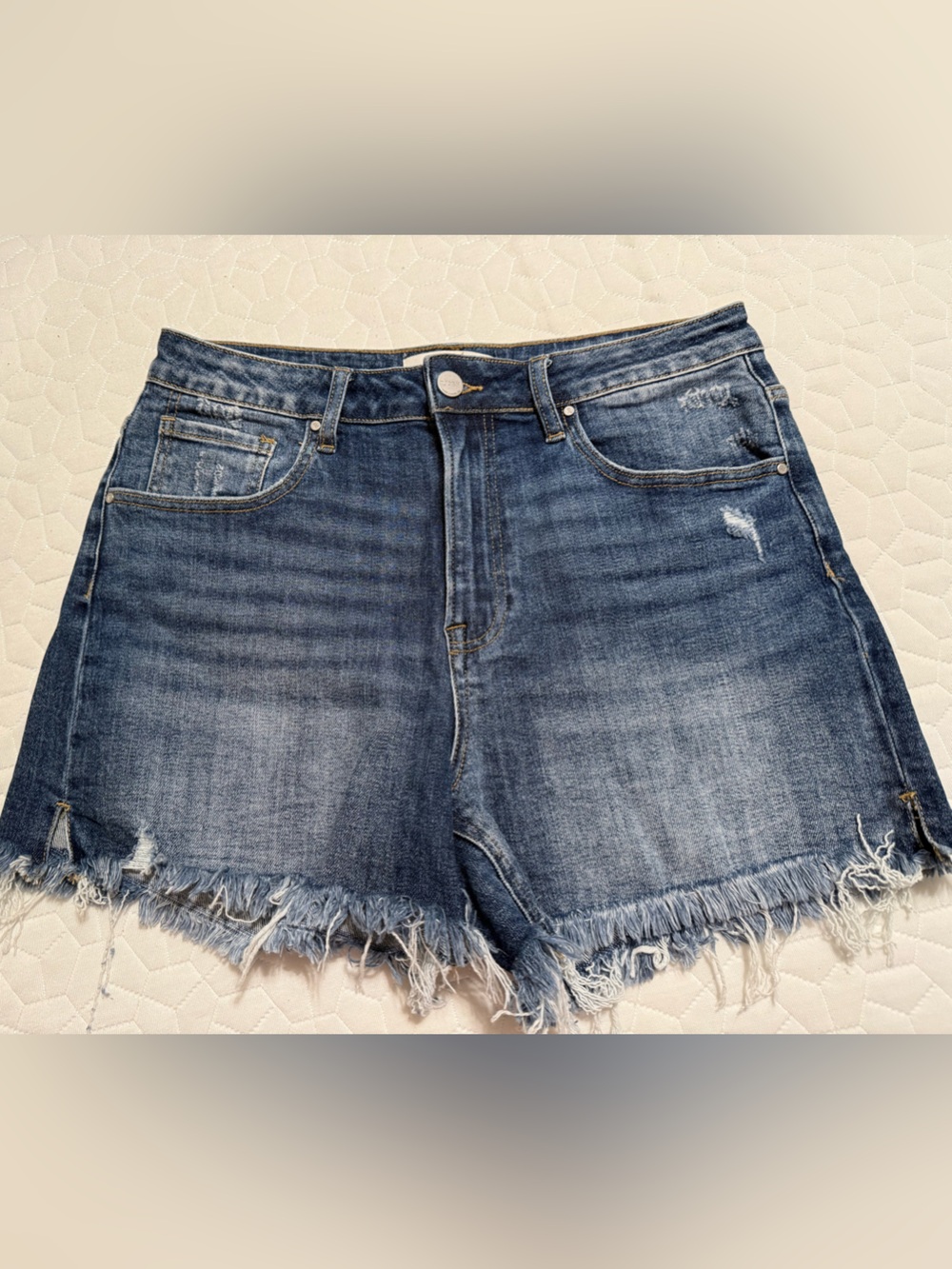 Women's Frayed Hem Denim Shorts in Dark Blue